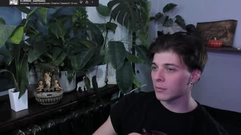 Gus online show from November 18, 7:17 pm