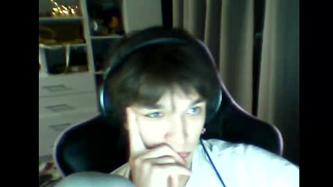 whitekingg online show from December 16, 6:25 pm