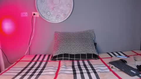 Snapshot of whiteman_0 chatting on October 18, 2:43 pm whiteman_0 online show from October 18, 2:43 pm