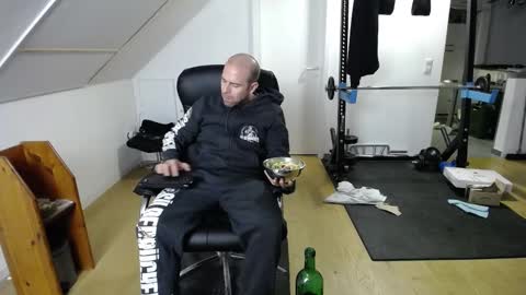 whiterabbit_86 online show from December 14, 6:09 pm