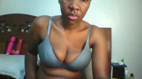 whitney_ly online show from June 11, 7:17 am