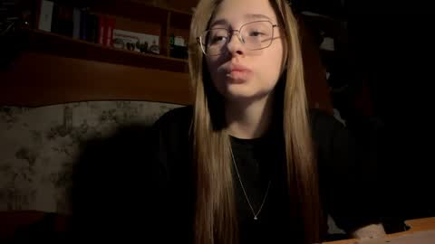 Vicky online show from March 30, 8:53 pm