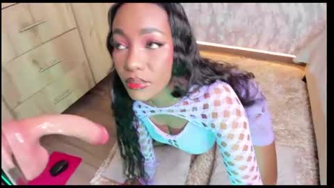 whitneyyfox online show from July 18, 12:12 am