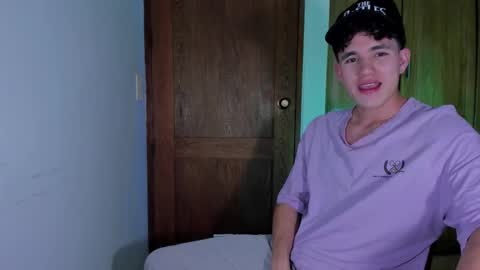 whos_he online show from December 20, 12:39 am