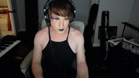 Countess of Hotdogs online show from June 7, 2:49 am
