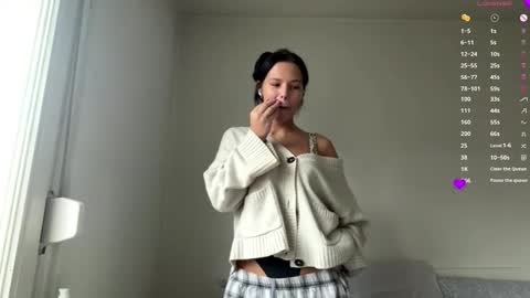 Mia online show from February 3, 3:05 pm