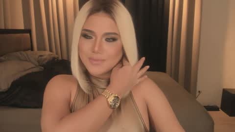 Snapshot of wildbelladonnats chatting on December 3, 1:03 am BELLA online show from December 3, 1:03 am