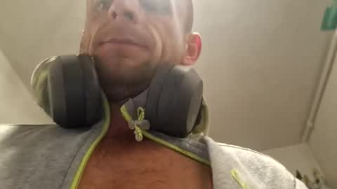 wildmike93 online show from October 2, 10:52 pm