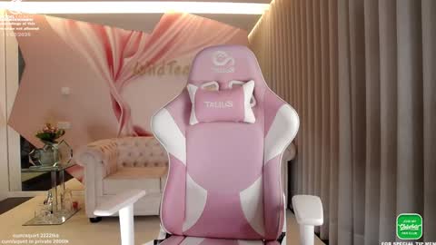 Lili online show from February 11, 8:45 pm