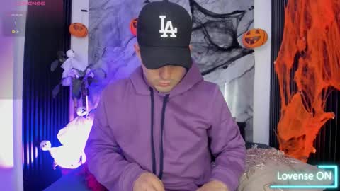 Snapshot of william_steel_ chatting on October 18, 4:16 am William Steel online show from October 18, 4:16 am