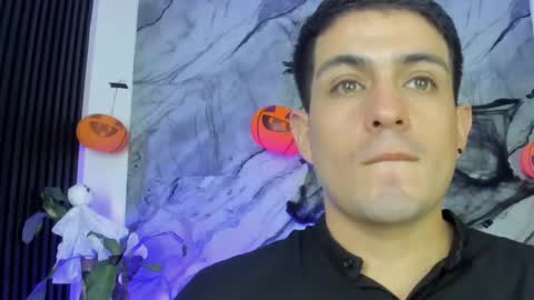 Snapshot of william_steel_ chatting on October 19, 4:17 am William Steel online show from October 19, 4:17 am