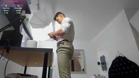 Snapshot of wilsonjules chatting on February 24, 5:53 pm WilsonJules online show from February 24, 5:53 pm