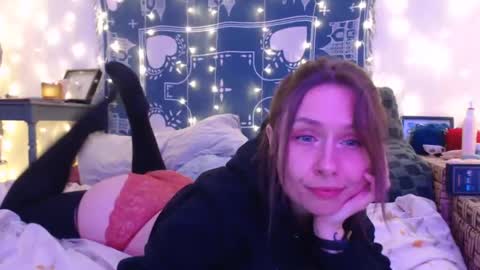 Eevie online show from December 28, 1:29 am