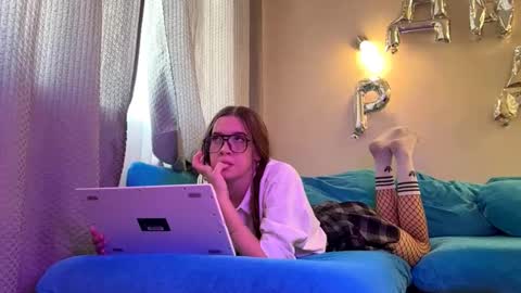 Ava online show from October 1, 4:33 am