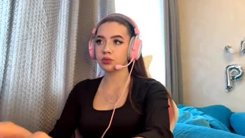 Ava online show from September 25, 7:15 am