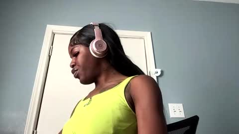 Snapshot of wishhwashy22 chatting on March 12, 7:04 pm Chanel online show from March 12, 7:04 pm