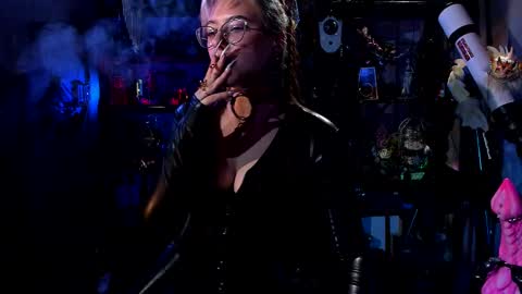 Snapshot of witch_fiona chatting on February 18, 7:09 pm Goddess of two strapons - Mr. long Don Mr. Pinky online show from February 18, 7:09 pm