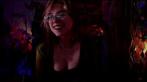 Snapshot of witch_fiona chatting on December 3, 8:11 pm Goddess of two strapons - Mr. long Don Mr. Pinky online show from December 3, 8:11 pm