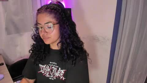     Luna Violeta  A r t i s t  online show from February 13, 1:40 am