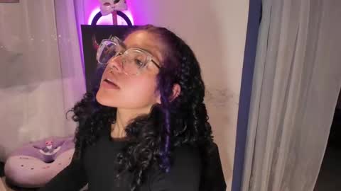     Luna Violeta  A r t i s t  online show from February 13, 11:58 pm