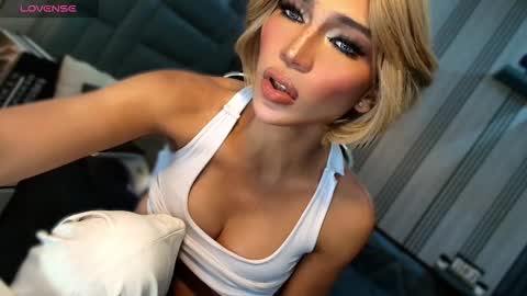 Julia online show from March 12, 5:22 am