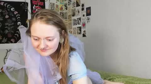 wonderconnie online show from September 14, 3:35 pm