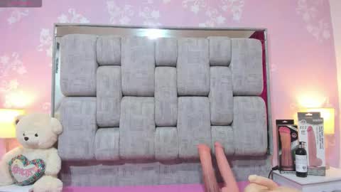 wonderkloe_ online show from December 3, 8:31 pm