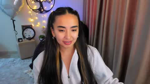 dudetta Kim online show from April 14, 10:40 am