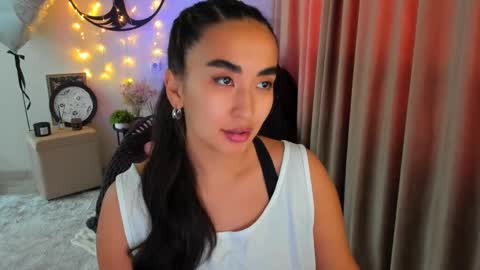 dudetta Kim online show from April 18, 11:45 am