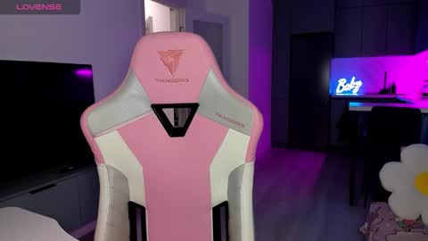 Emi online show from February 10, 5:10 am