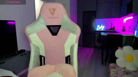 Emi online show from March 10, 4:17 am