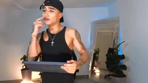 Snapshot of wyatt_rose chatting on October 1, 12:43 am wyatt online show from October 1, 12:43 am