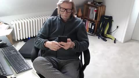 WyattEarp64 online show from December 1, 9:40 am