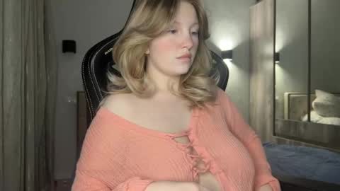 Snapshot of x__ivy_x chatting on December 5, 4:17 pm eva online show from December 5, 4:17 pm