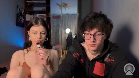 Philipp and Este online show from February 6, 4:43 pm