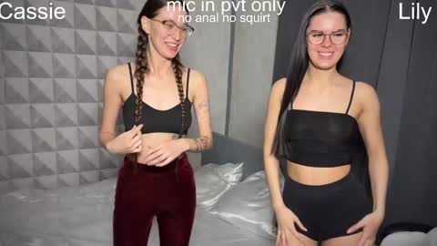 wiwi clap clap cat baby girl online show from January 15, 6:50 pm