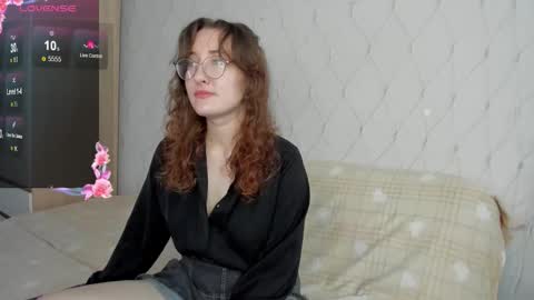 Snapshot of x_purr_agatha_x chatting on September 24, 2:29 am Agatha online show from September 24, 2:29 am