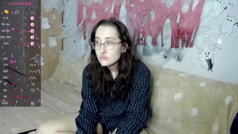 Snapshot of x_purr_agatha_x chatting on December 4, 2:36 am Agatha online show from December 4, 2:36 am