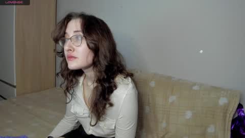 Snapshot of x_purr_agatha_x chatting on December 18, 3:04 am Agatha online show from December 18, 3:04 am