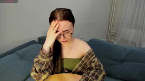 Alice online show from April 21, 4:14 pm