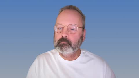 Snapshot of xarkevis chatting on December 8, 7:00 pm X4RK3V15 online show from December 8, 7:00 pm