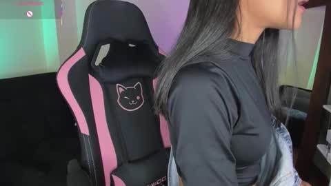 Snapshot of xemily_hardy chatting on October 29, 11:27 pm Kanae. online show from October 29, 11:27 pm