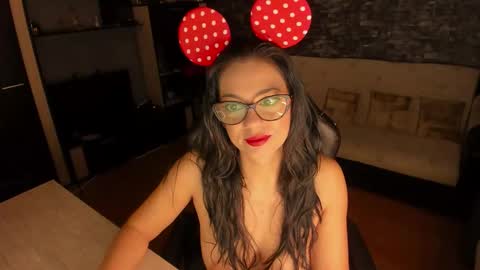 Lara online show from November 4, 9:38 pm