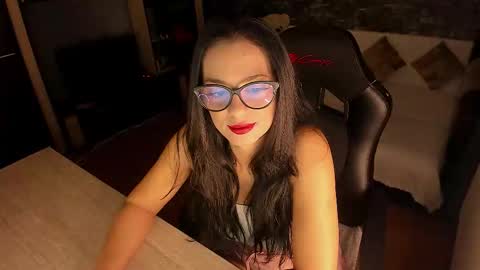 Lara online show from November 28, 9:22 pm