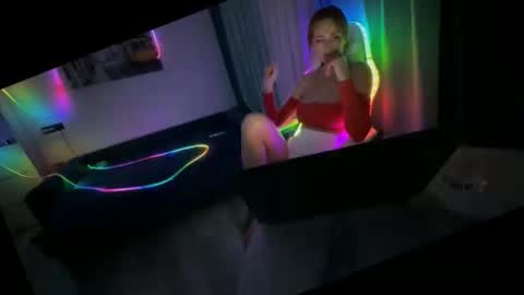 XMollyLoveX online show from April 16, 7:25 pm