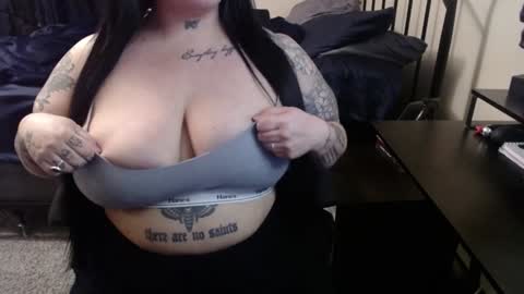 xorileyschembri online show from December 24, 1:06 am