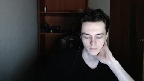 traqqq online show from September 15, 7:15 pm