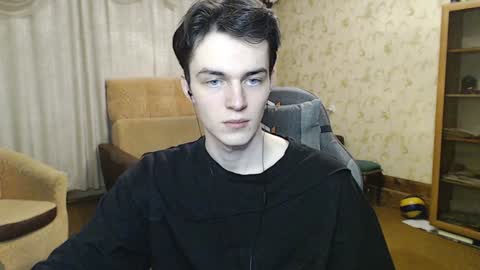 traqqq online show from December 13, 9:30 pm