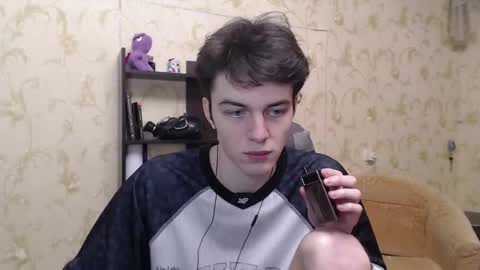 traqqq online show from February 19, 9:47 pm