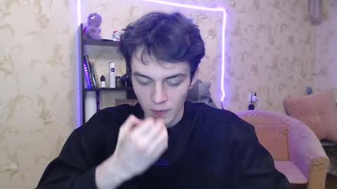 traqqq online show from March 4, 7:11 pm